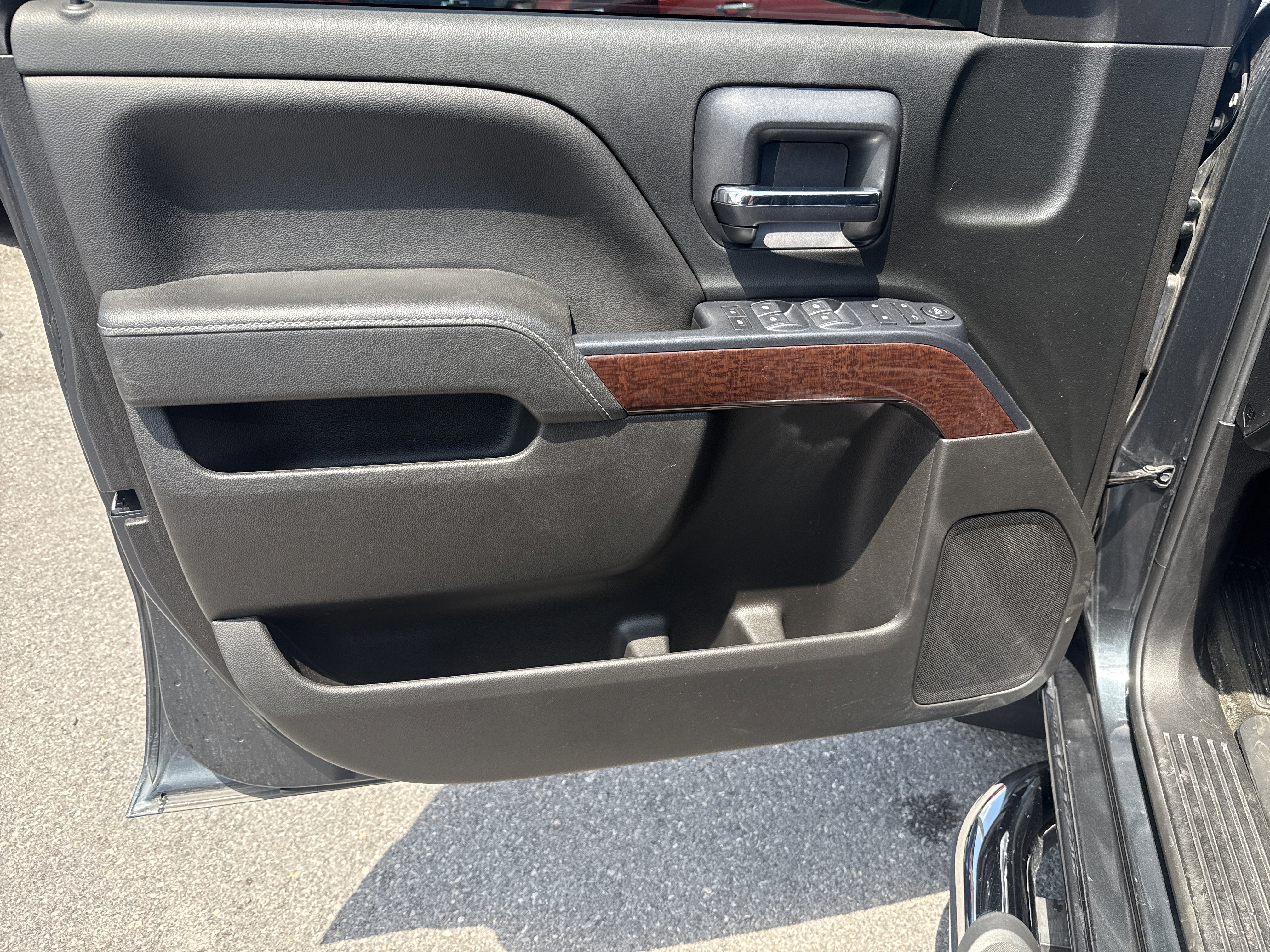 Used 2018 GMC Sierra 1500 SLE w/ SLE Value Package AWD/4WD image 16