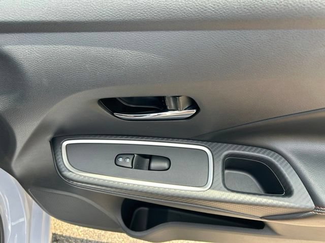Used 2024 Nissan Versa SR FWD image 27