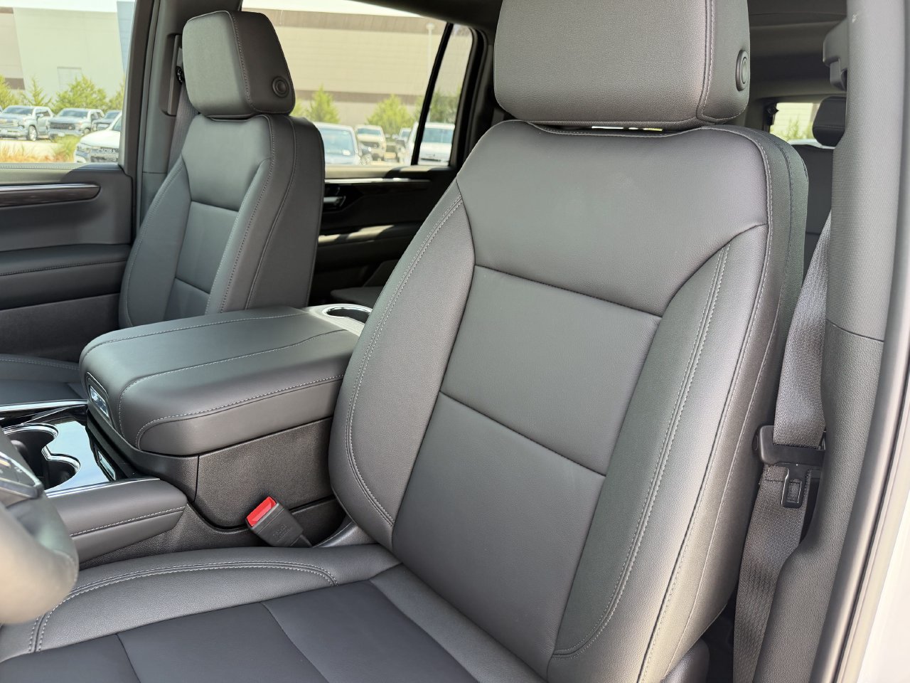 New 2026 Chevrolet Suburban Z71 w/ Z71 Off-Road Package AWD/4WD image 24