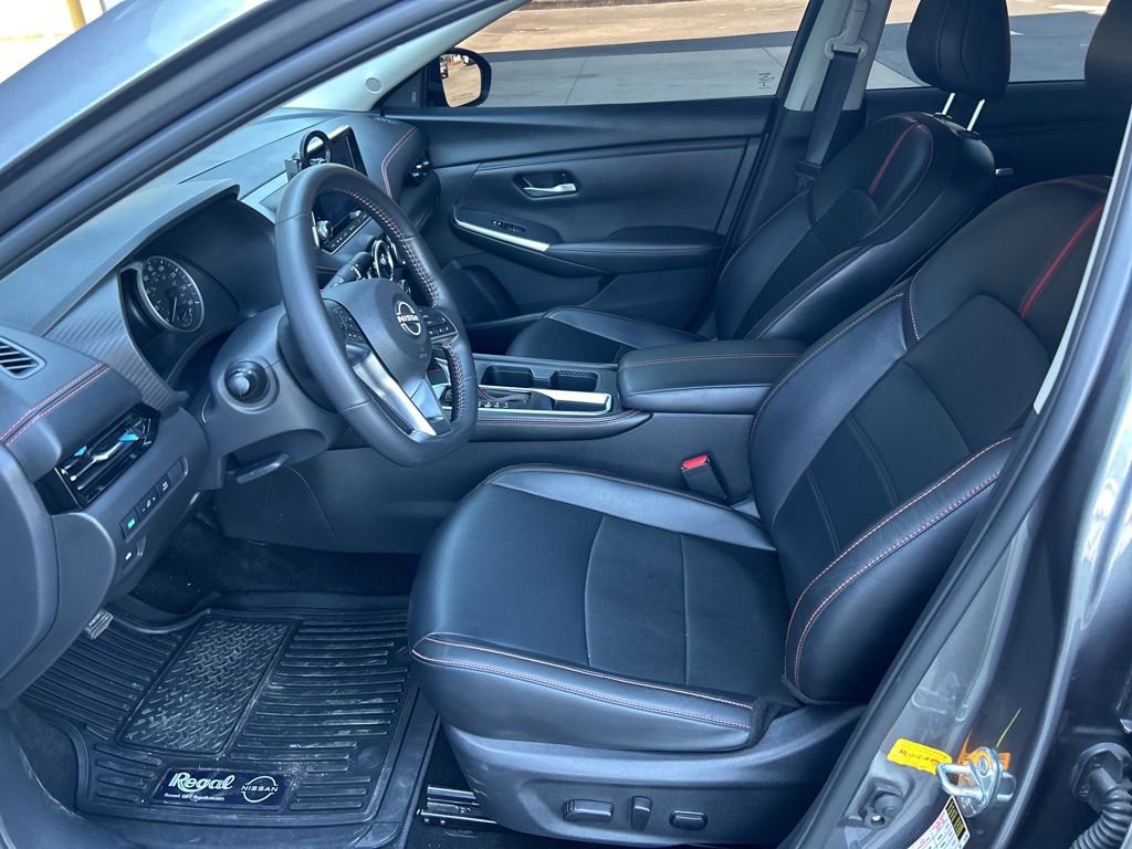 Certified 2025 Nissan Sentra SR w/ SR Premium Package image 3