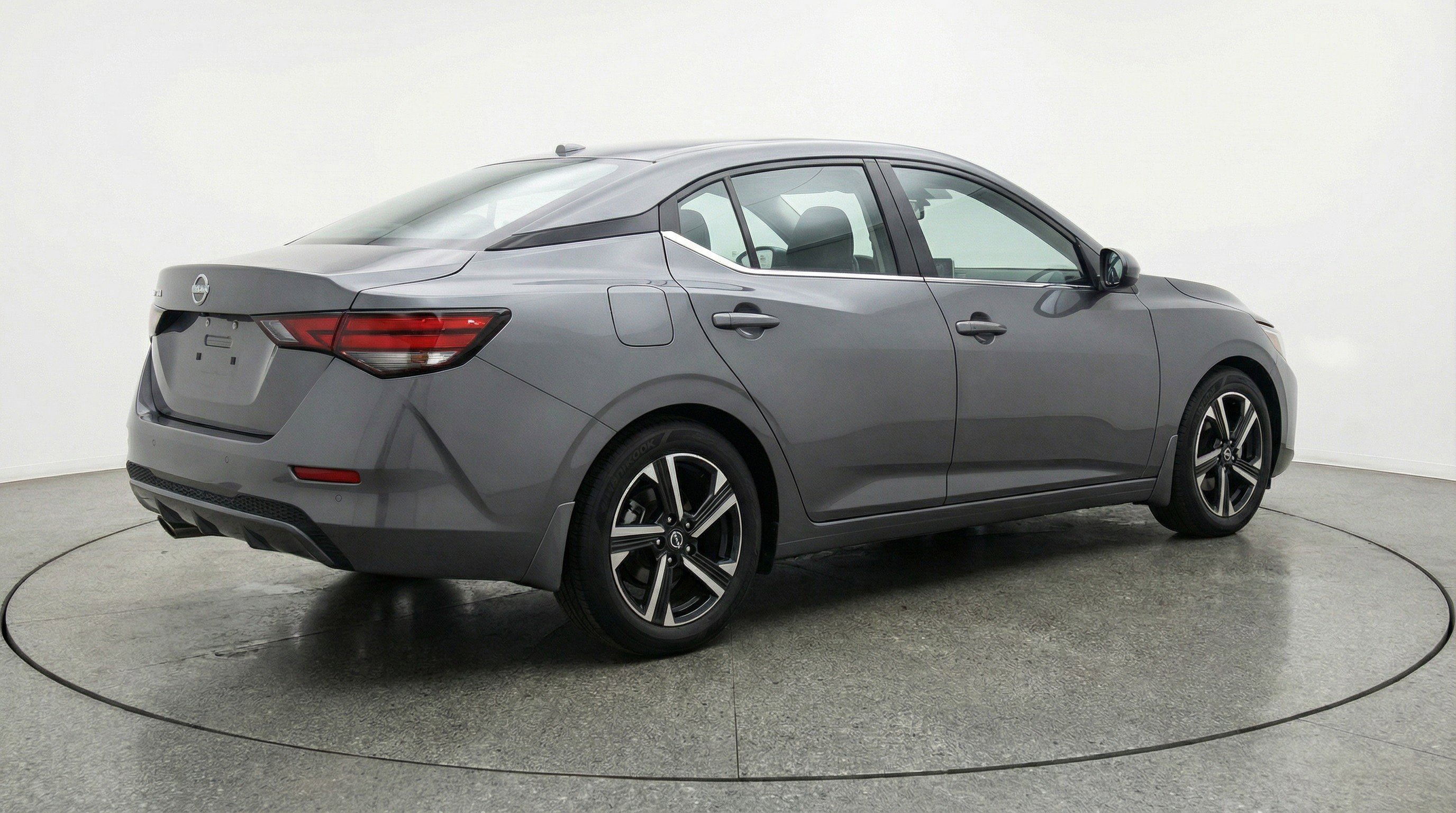 Used 2025 Nissan Sentra SV FWD image 9