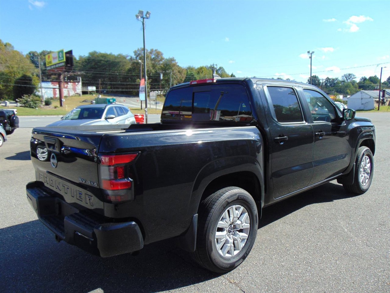 Used 2023 Nissan Frontier SV w/ SV Convenience Package image 5