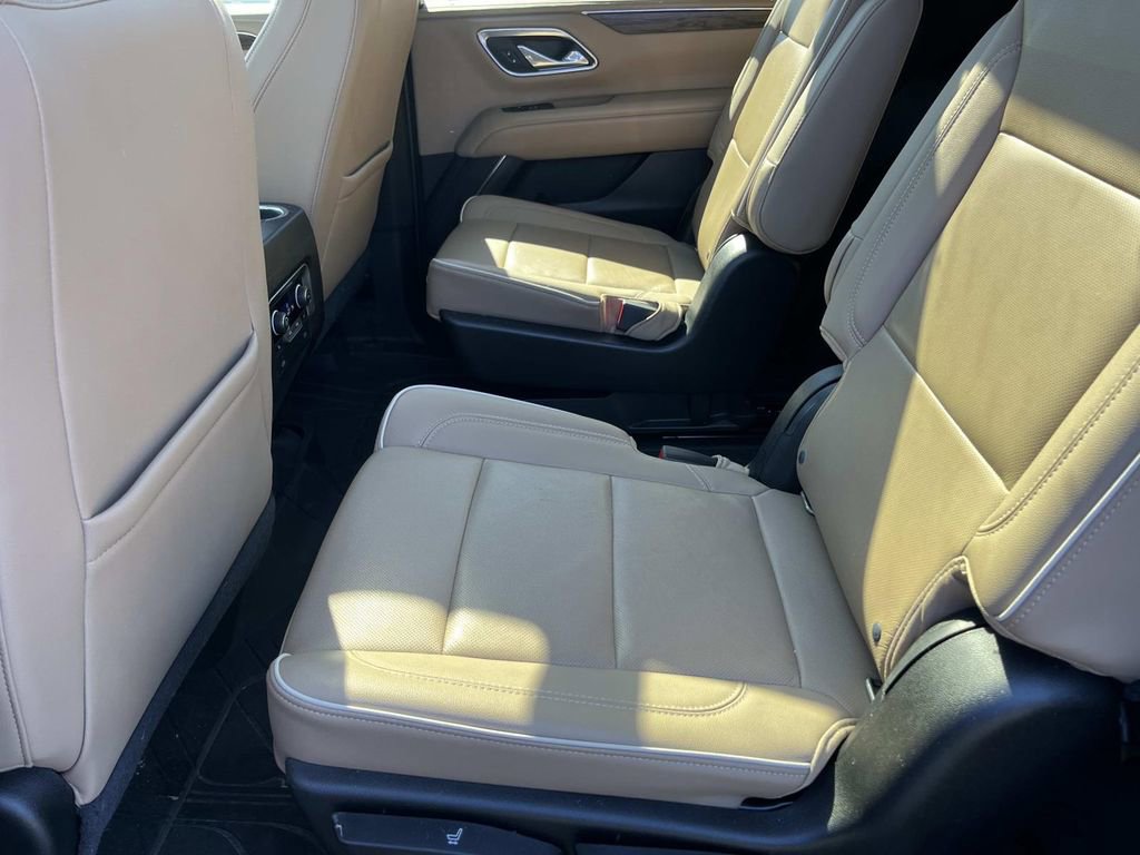 Used 2021 Chevrolet Tahoe Premier w/ Premium Package image 18