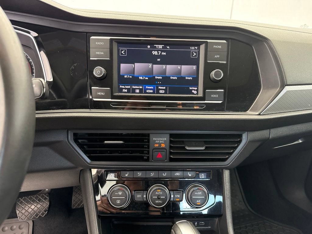 Used 2021 Volkswagen Jetta SE FWD image 23