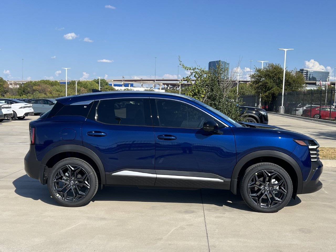 New 2027 Nissan Kicks SR FWD image 3