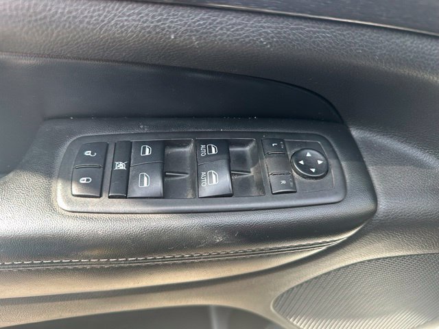 Used 2018 Jeep Grand Cherokee Altitude AWD/4WD image 10