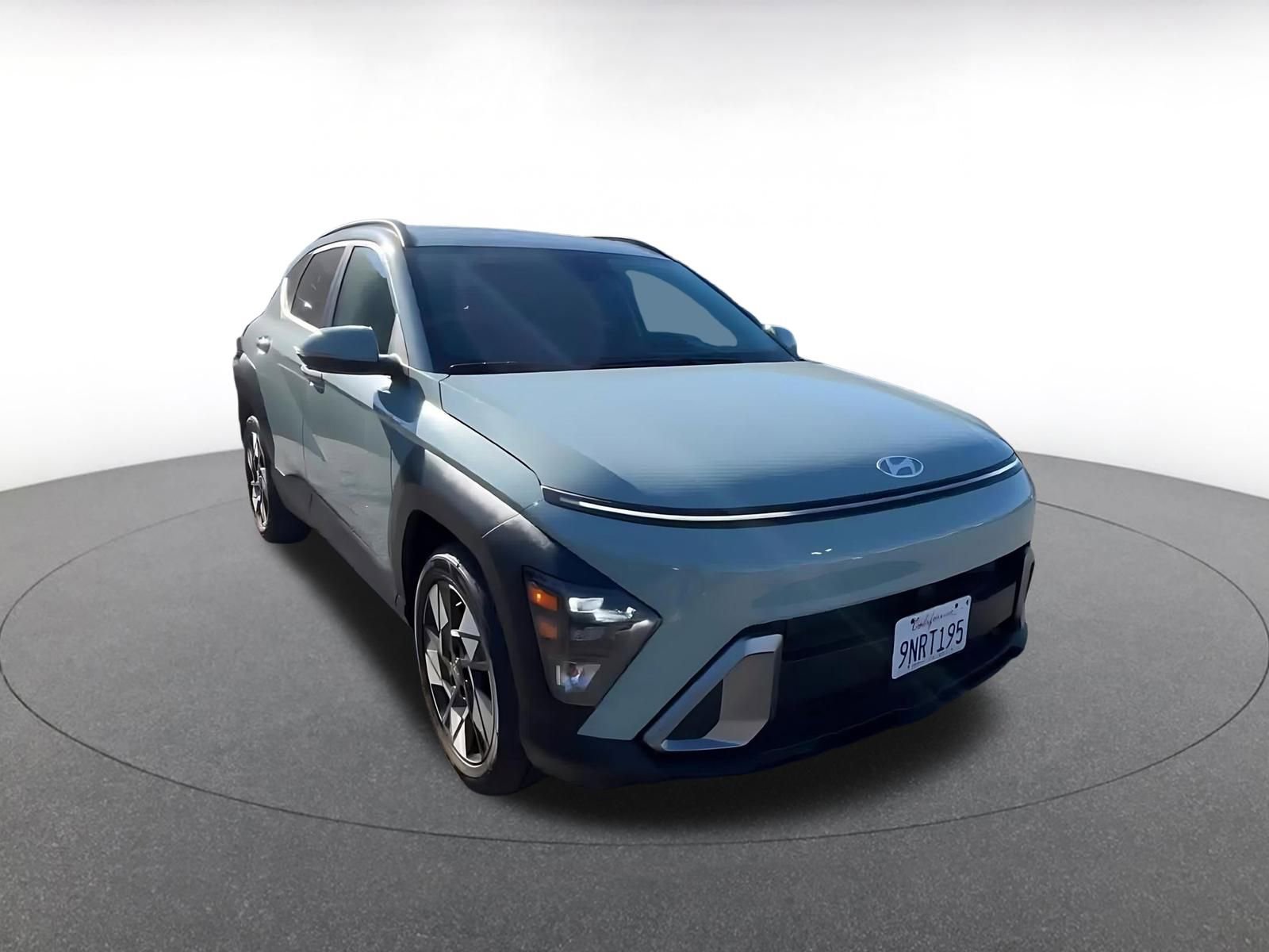 Used 2025 Hyundai Kona SEL image 3