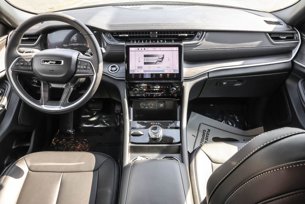 Used 2025 Jeep Grand Cherokee Limited image 31