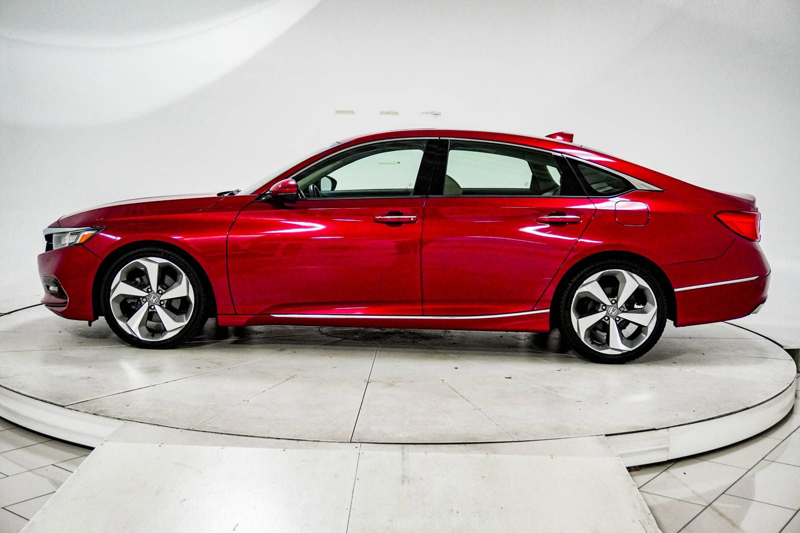 Used 2018 Honda Accord Touring image 5