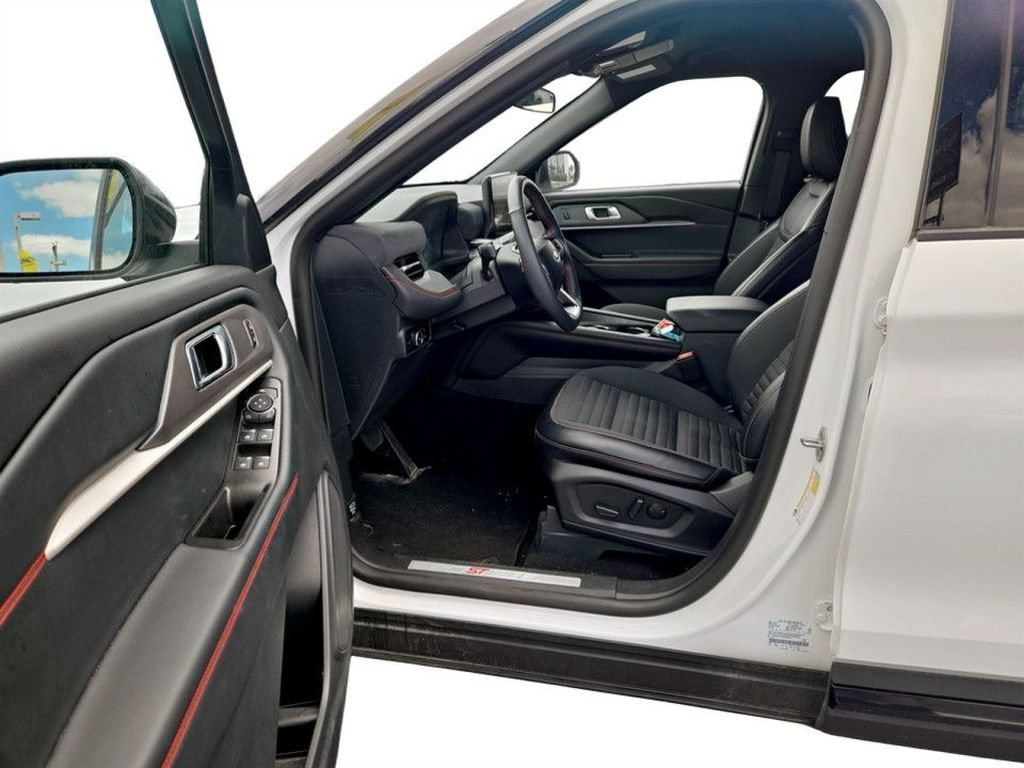 Used 2025 Ford Explorer ST-Line w/ ST-Line Street Pack AWD/4WD image 29