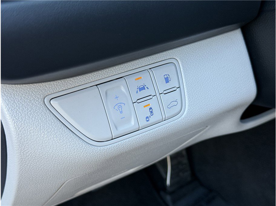 Used 2019 Genesis G70 2.0T Sport RWD image 21