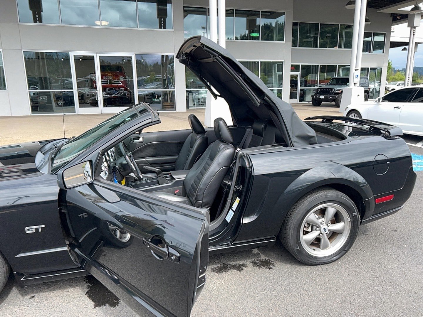 Used 2006 Ford Mustang GT Premium RWD image 19