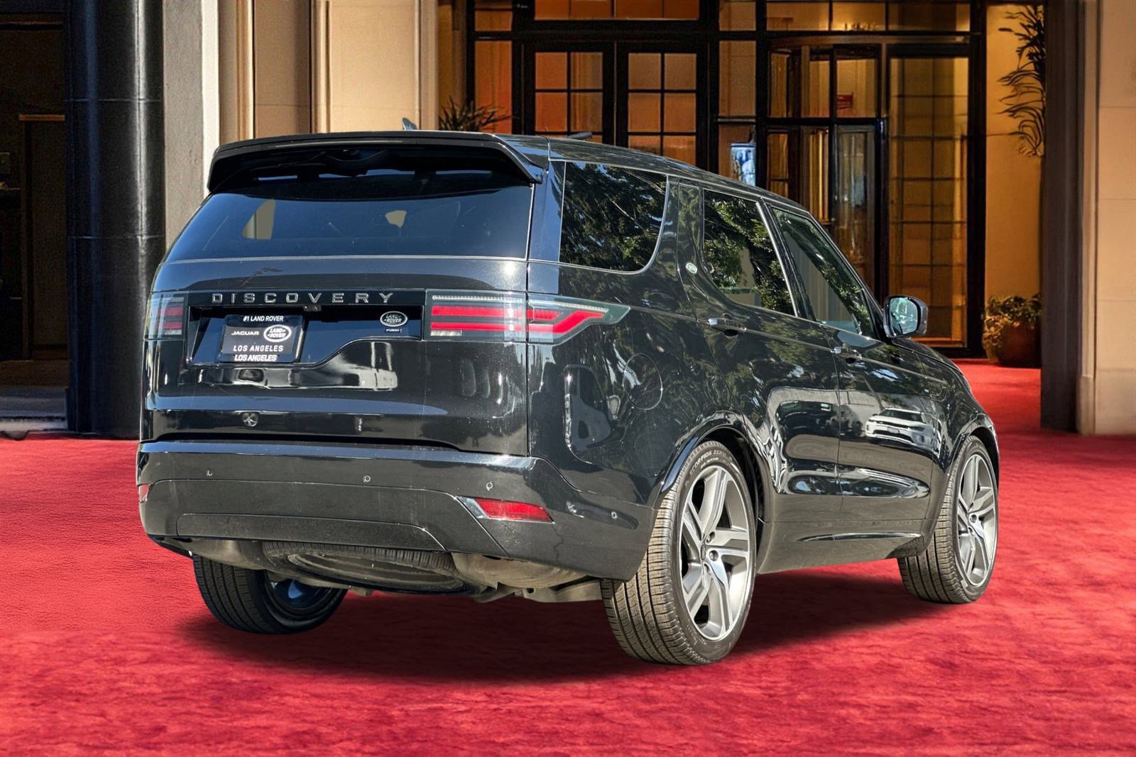 Used 2023 Land Rover Discovery S R-Dynamic image 10