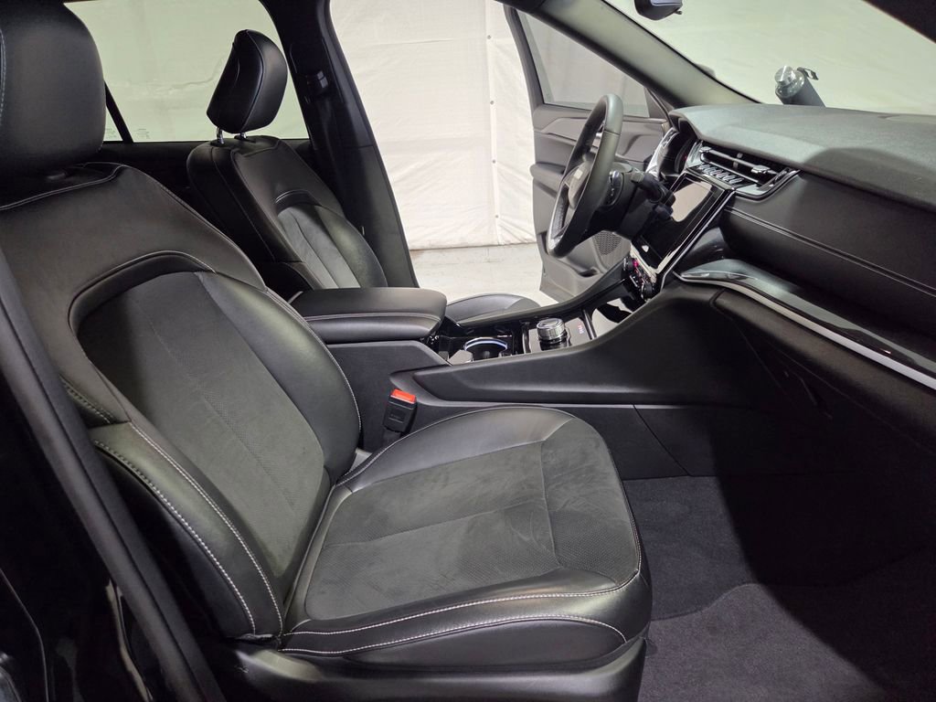 Used 2023 Jeep Grand Cherokee Altitude image 12