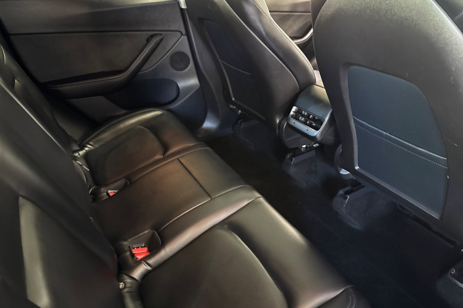 Used 2020 Tesla Model Y Long Range image 30