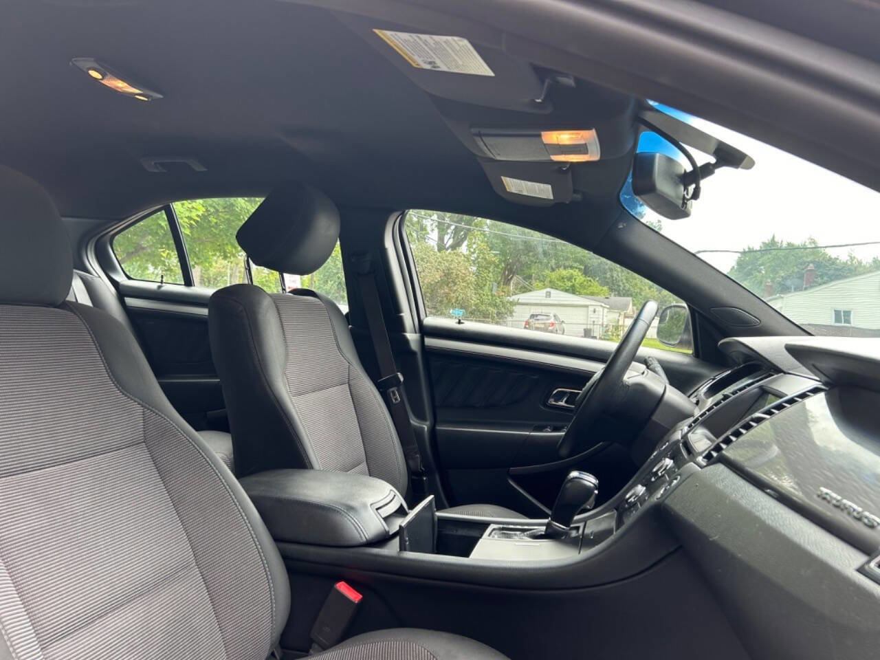 Used 2016 Ford Taurus SEL image 24