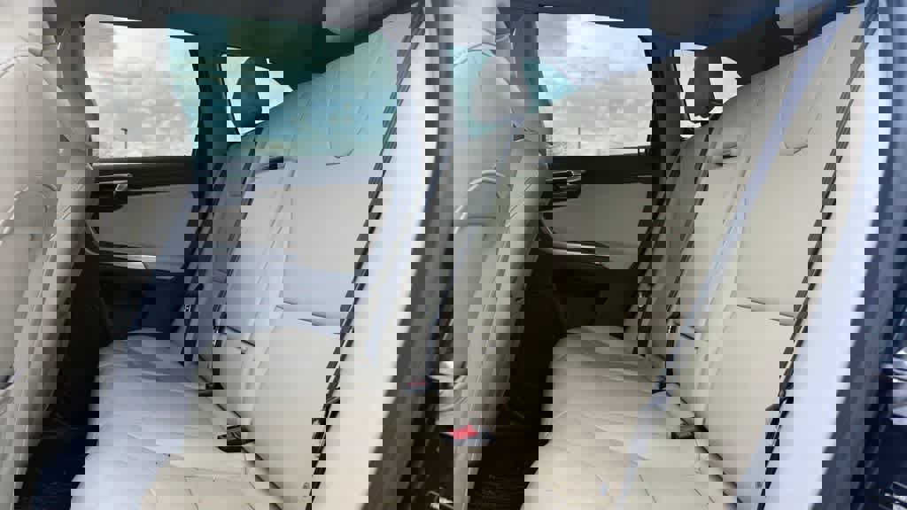 Used 2016 Volvo XC60 T6 w/ Proximity Package image 17