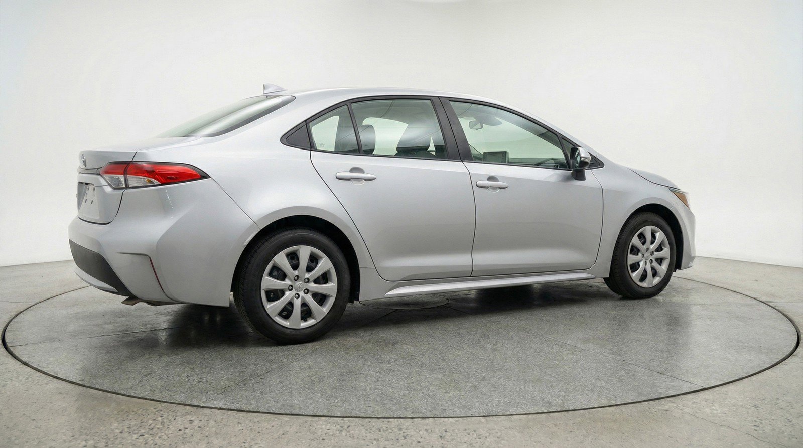 Used 2025 Toyota Corolla LE image 9