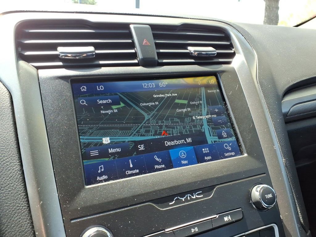 Used 2020 Ford Fusion SE FWD image 22