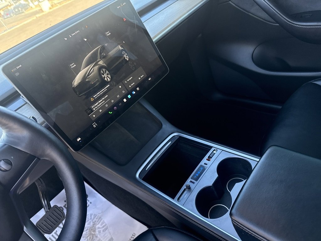 Used 2022 Tesla Model Y Long Range image 13