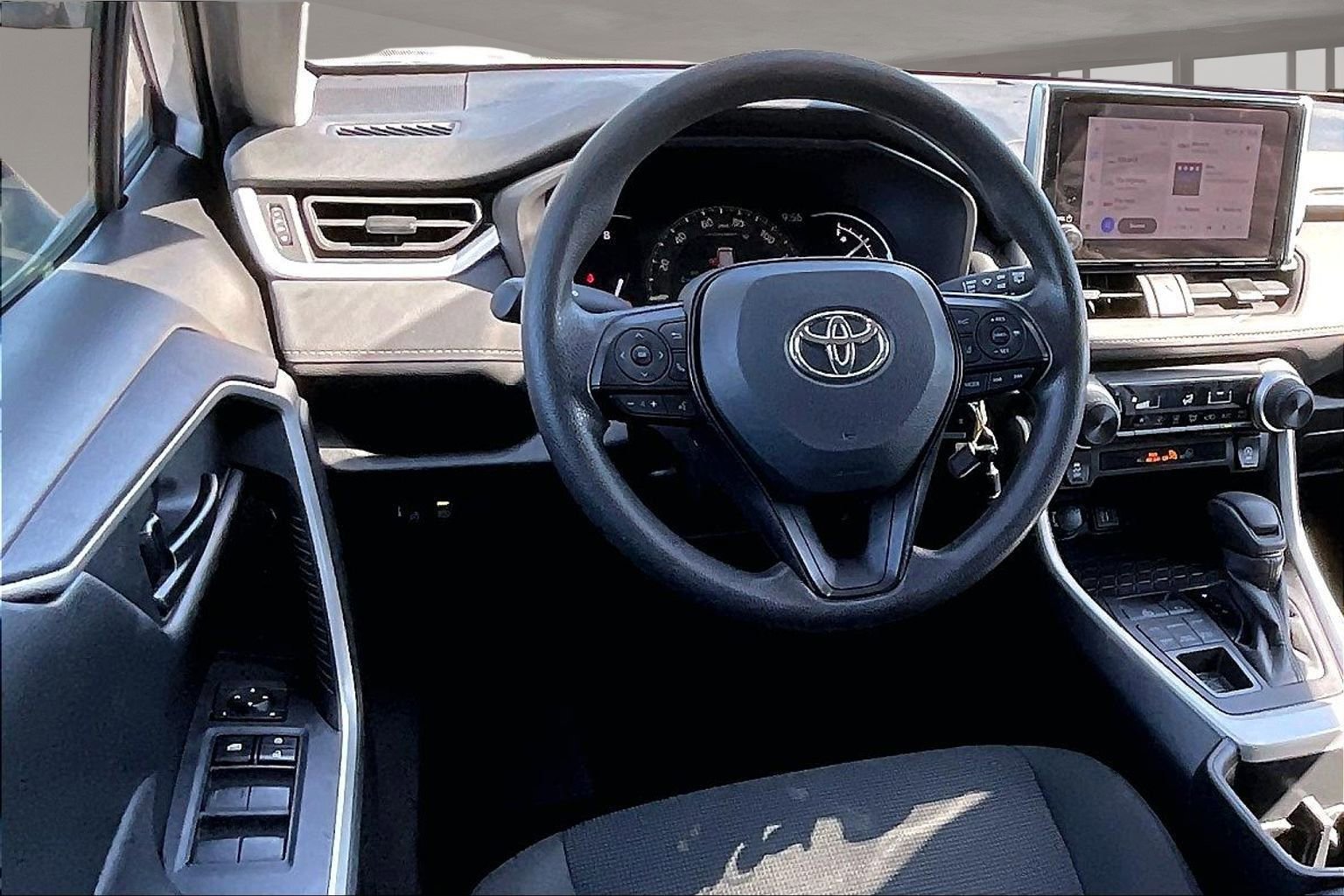 Used 2024 Toyota RAV4 LE image 8