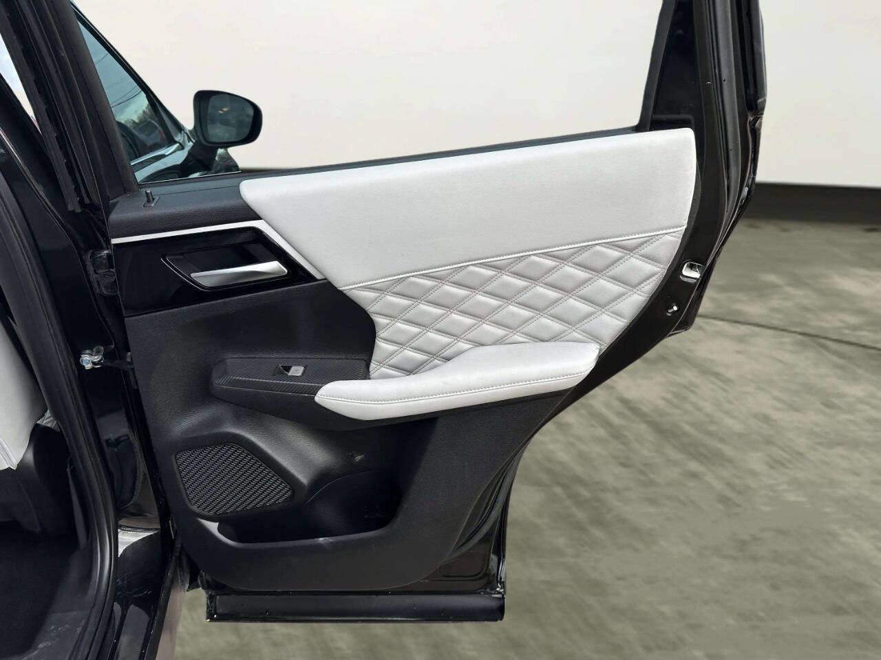 Used 2022 Mitsubishi Outlander SEL image 17