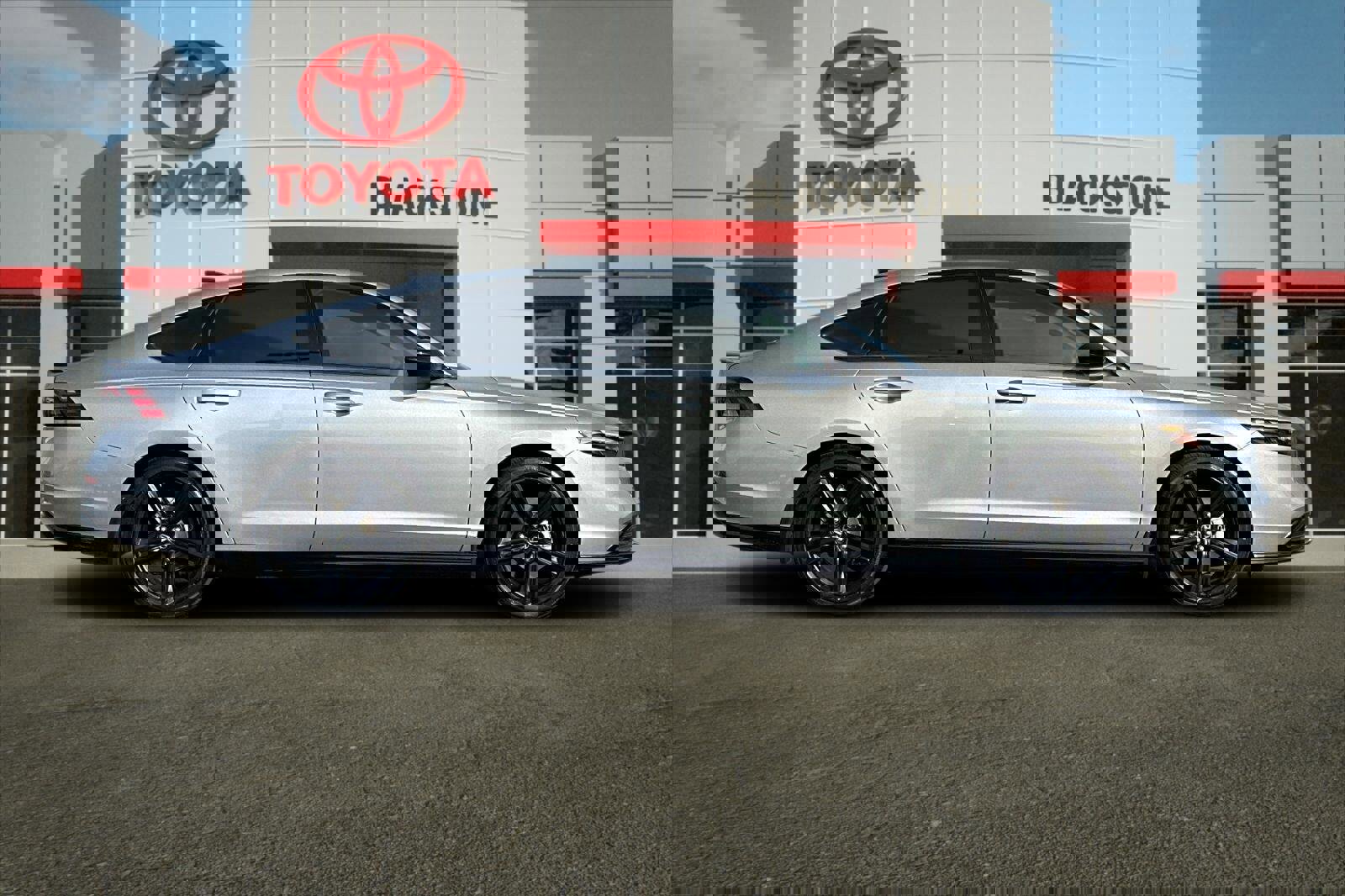 Used 2024 Honda Accord Sport image 2