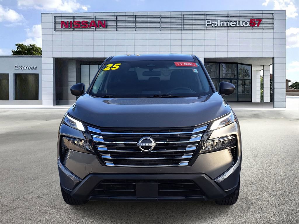 Used 2025 Nissan Rogue S image 2