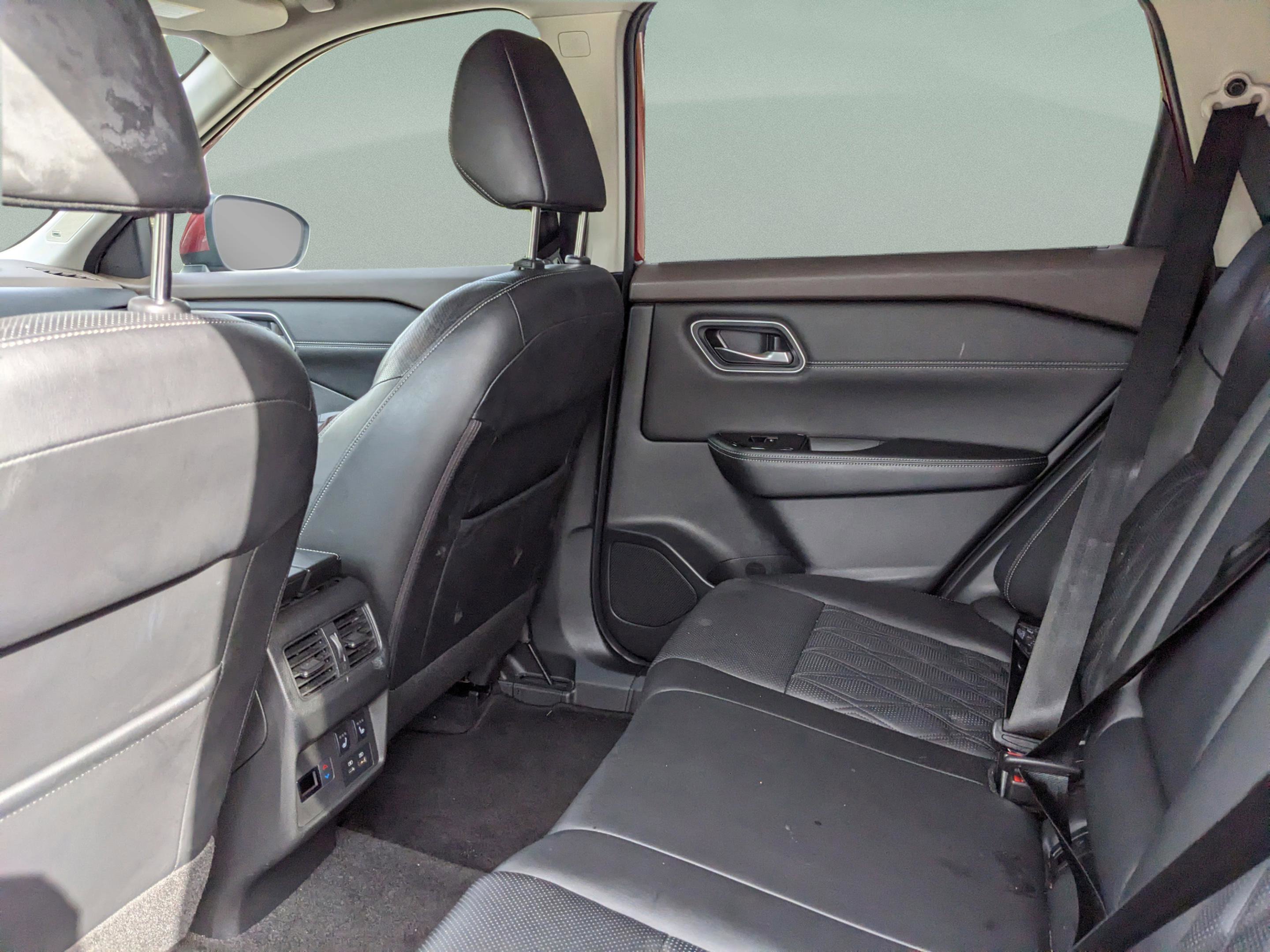 Used 2021 Nissan Rogue Platinum image 16