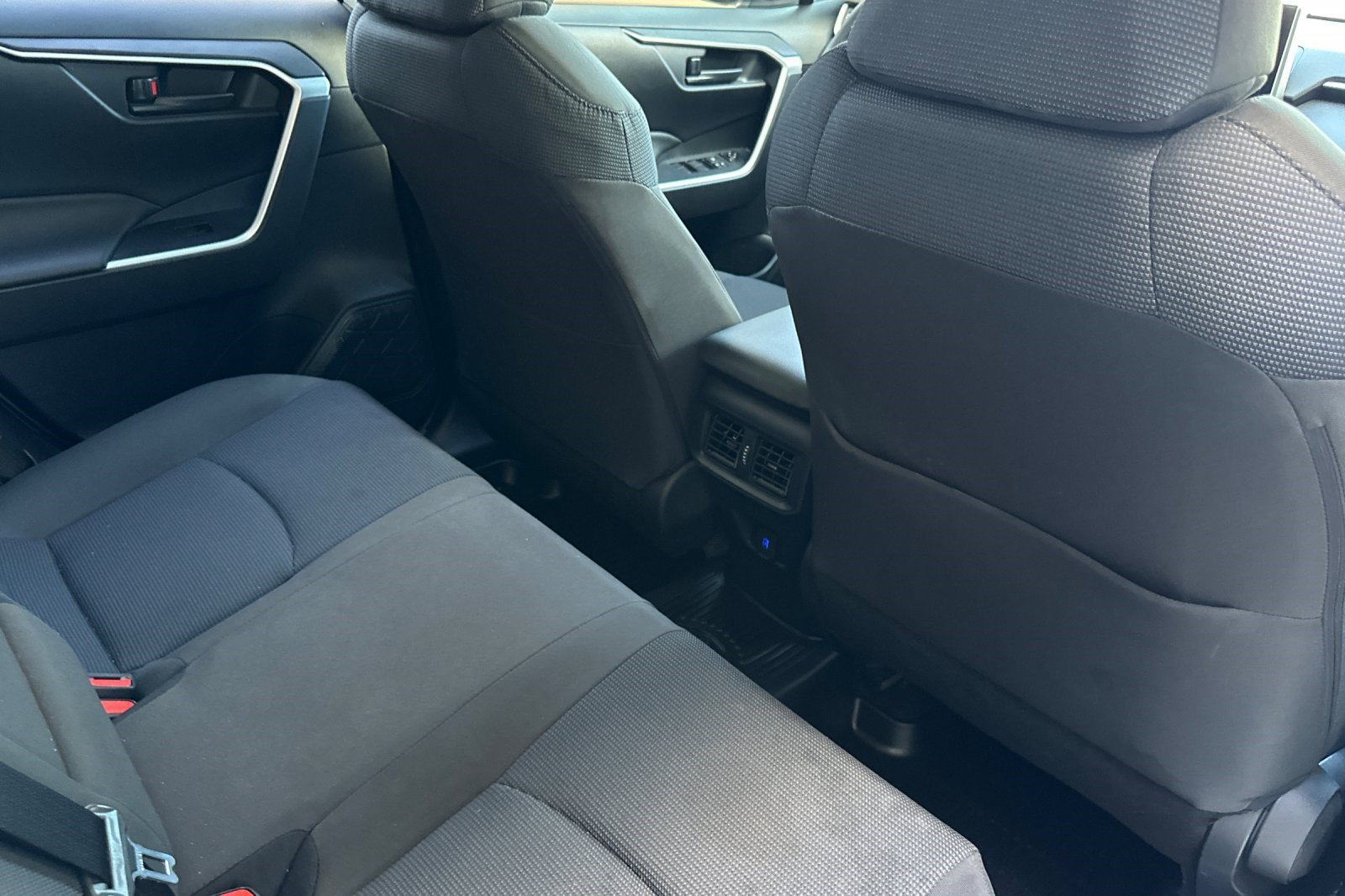 Used 2025 Toyota RAV4 LE AWD/4WD image 31