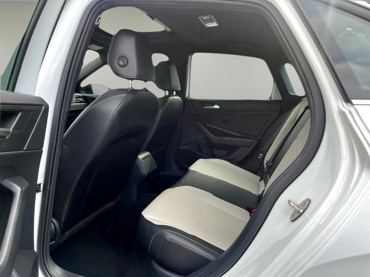 Used 2019 Volkswagen Jetta R-Line image 11