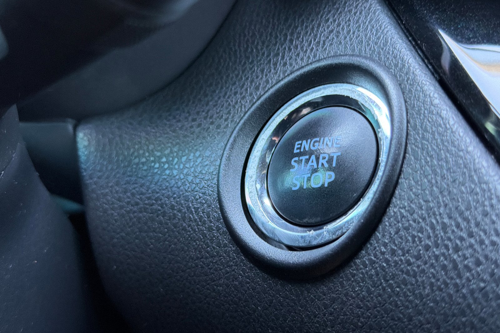 Used 2019 Toyota C-HR XLE FWD image 22