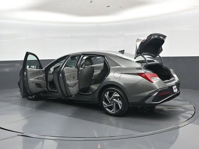 Used 2025 Hyundai Elantra SEL FWD image 47