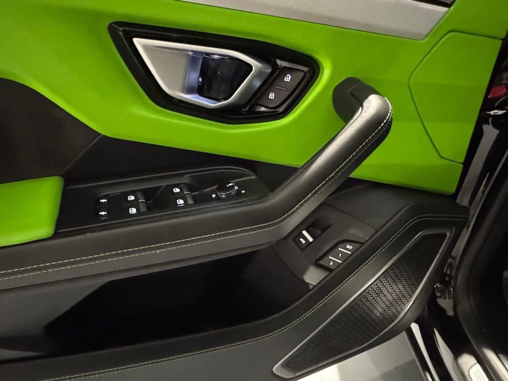 Used 2020 Lamborghini Urus image 41