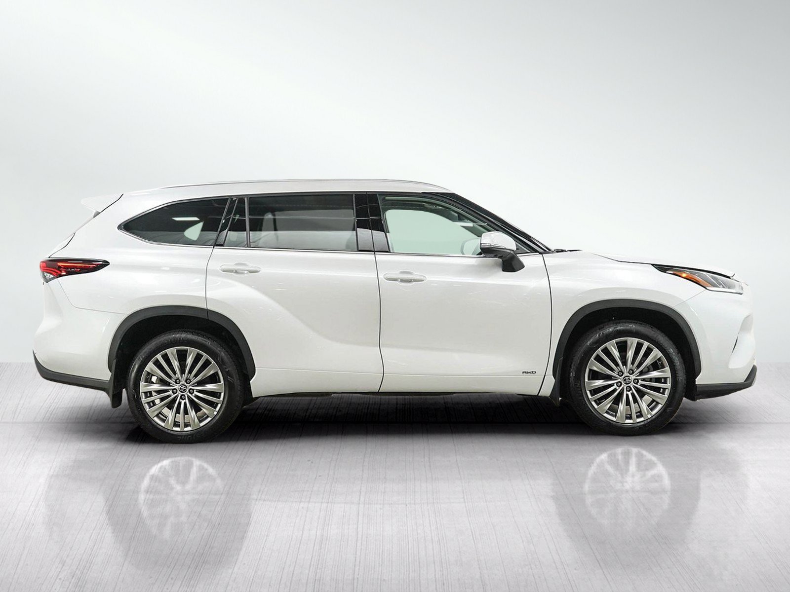 Used 2024 Toyota Highlander Platinum AWD/4WD image 6