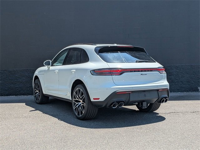 Certified 2025 Porsche Macan image 3