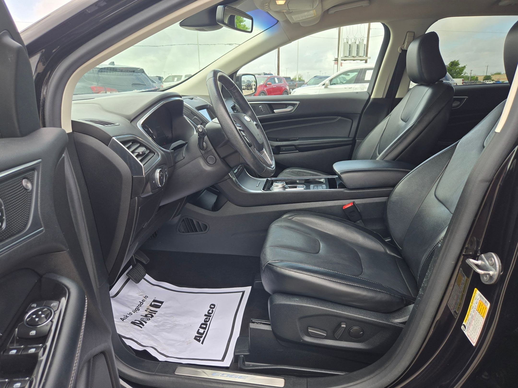 Used 2020 Ford Edge Titanium image 9