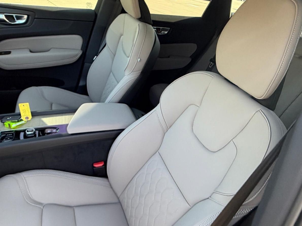 New 2027 Volvo XC60 B5 Plus AWD/4WD image 14