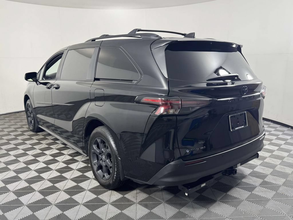 Used 2025 Toyota Sienna XLE Woodland Edition AWD/4WD image 8