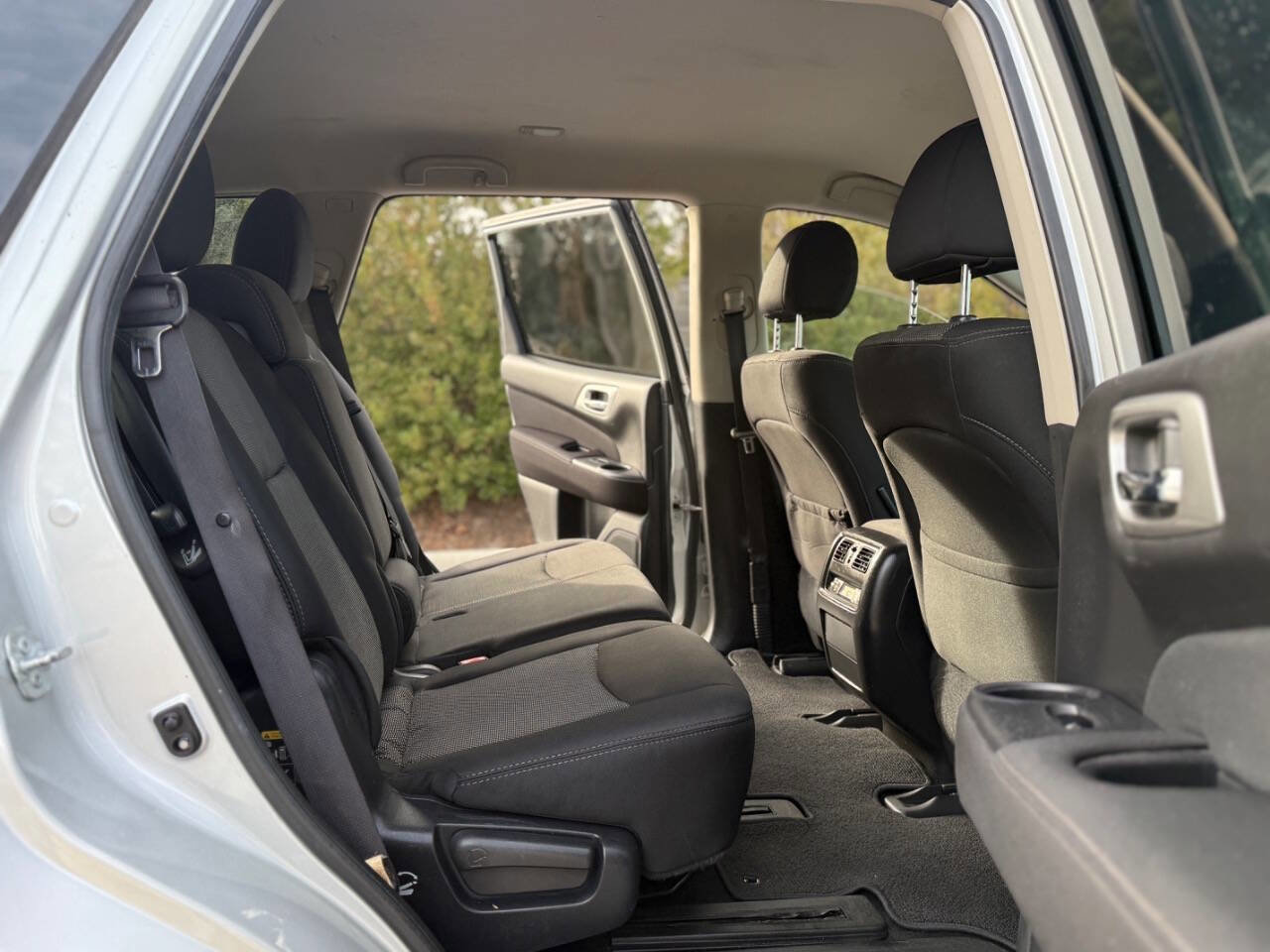 Used 2017 Nissan Pathfinder S image 19