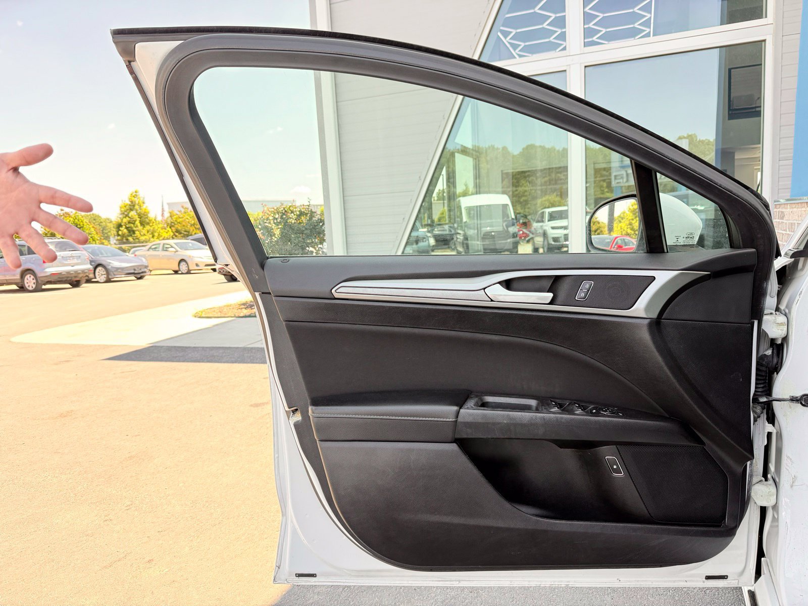 Used 2019 Ford Fusion SE FWD image 11