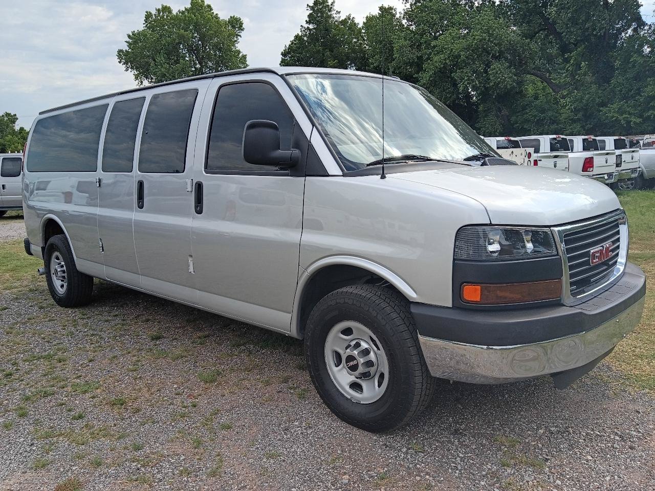 Used 2014 GMC Savana 3500 LS w/ Chrome Appearance Package RWD image 3