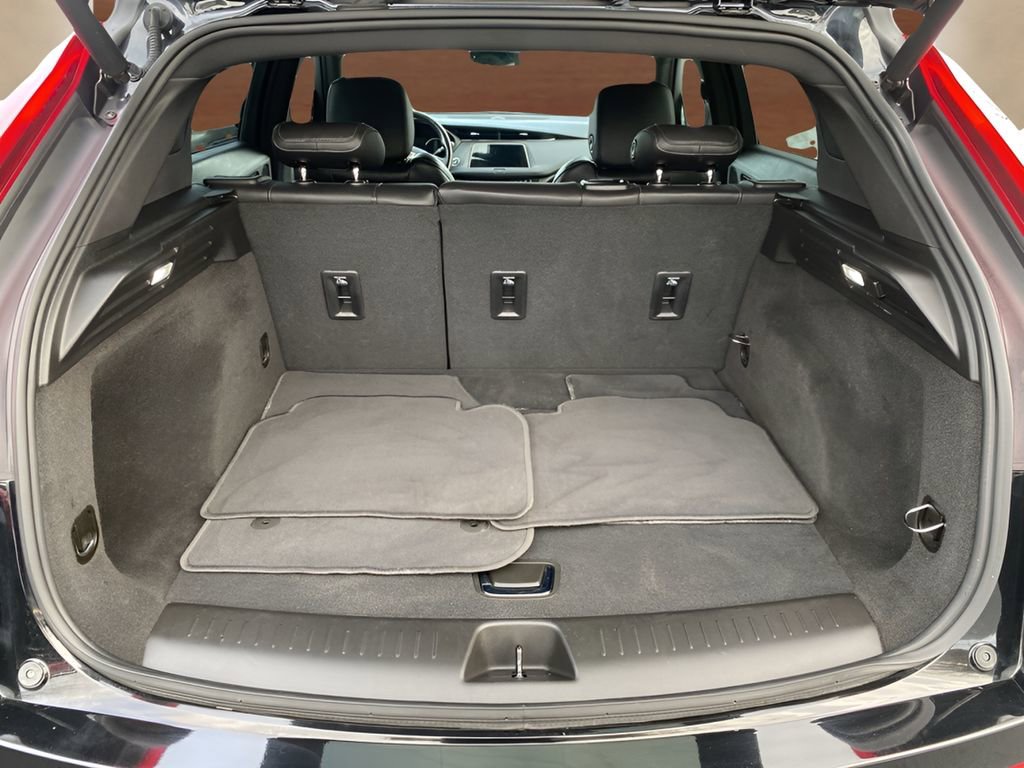 Certified 2023 Cadillac XT4 Luxury w/ Cold Weather Package image 12