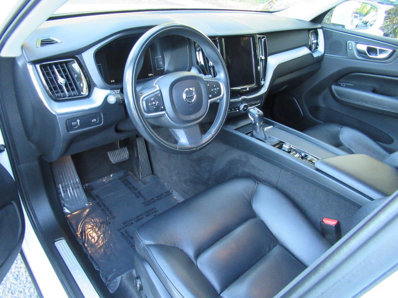 Used 2018 Volvo XC60 T6 Momentum AWD/4WD image 9