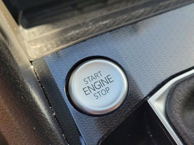 Used 2025 Volkswagen Taos SE FWD image 30