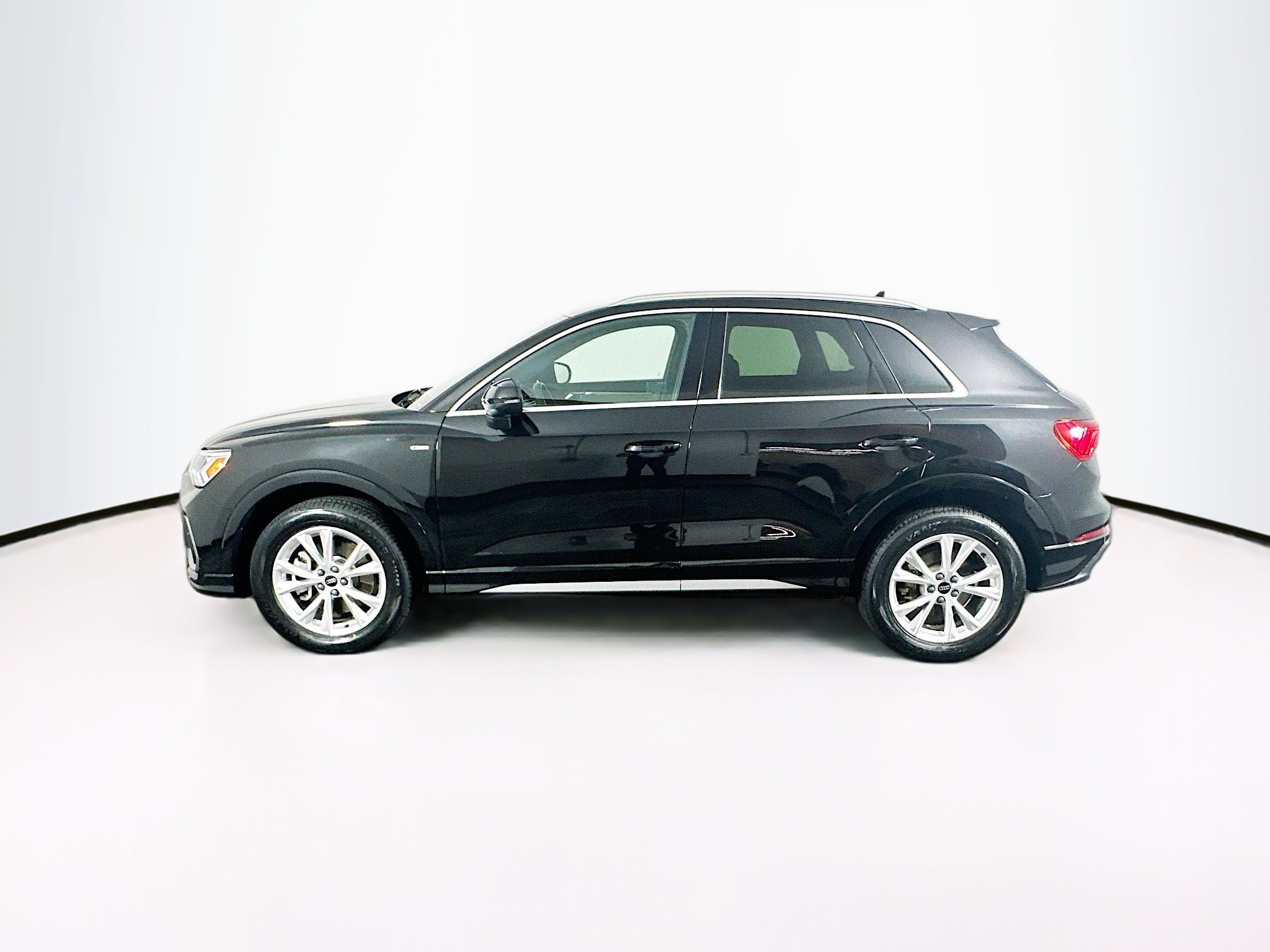 Used 2025 Audi Q3 2.0T Premium image 4