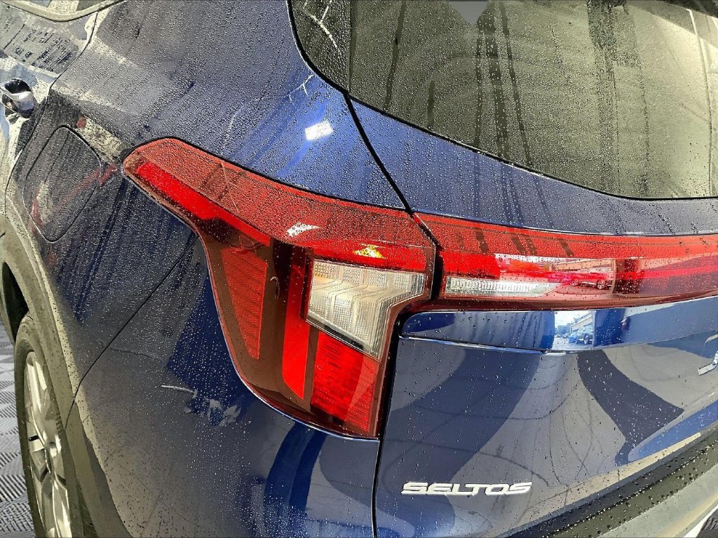 Used 2025 Kia Seltos LX AWD/4WD image 31