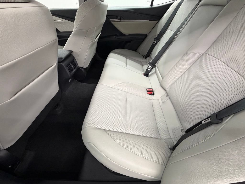 Used 2026 Toyota Camry XLE FWD image 39
