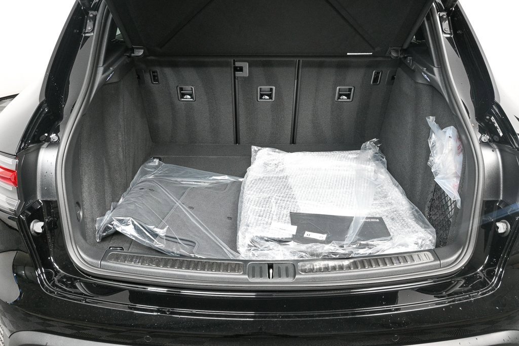 Certified 2025 Porsche Macan image 30