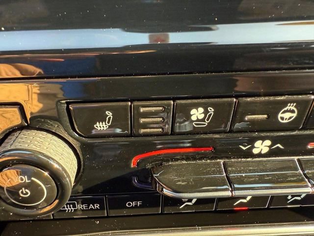 Certified 2025 Jeep Grand Cherokee Overland w/ Luxury Tech Group IV image 34